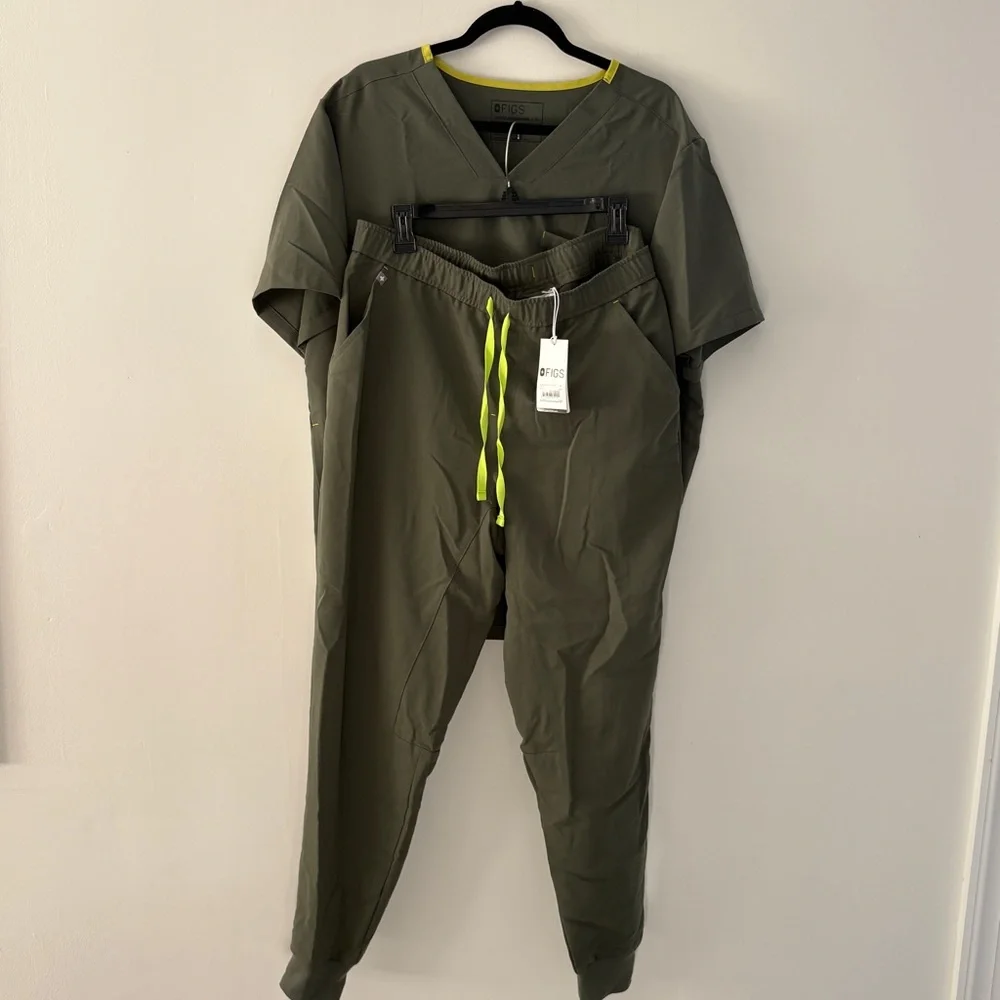 NWT FIGS Mens Scrub Set Chisec Top and Tansen Jogger Pants XL Moss Green